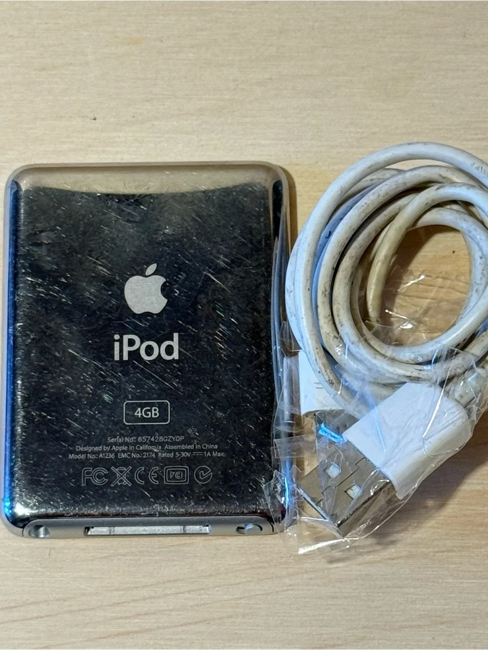 iPod Nano A1236 4GB Silver Tested Battery 8-10Hr w/Charg-629Songs Read Info Blw!